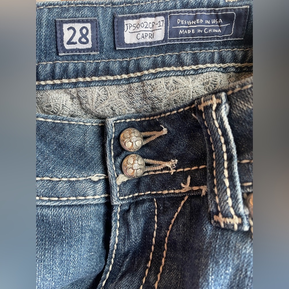 Miss Me Capri Jeans sz 28 Butterflies Rhinestones Embellished Flap Pockets - Picture 7 of 13